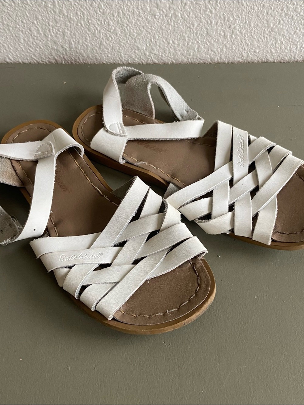 Saltwater White Woven Leather Women's Sandals size 5 beach vacation summer